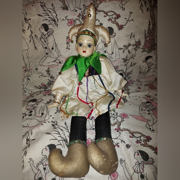 Clown Jester music box bells sitting doll figure - Picture 3 of 7